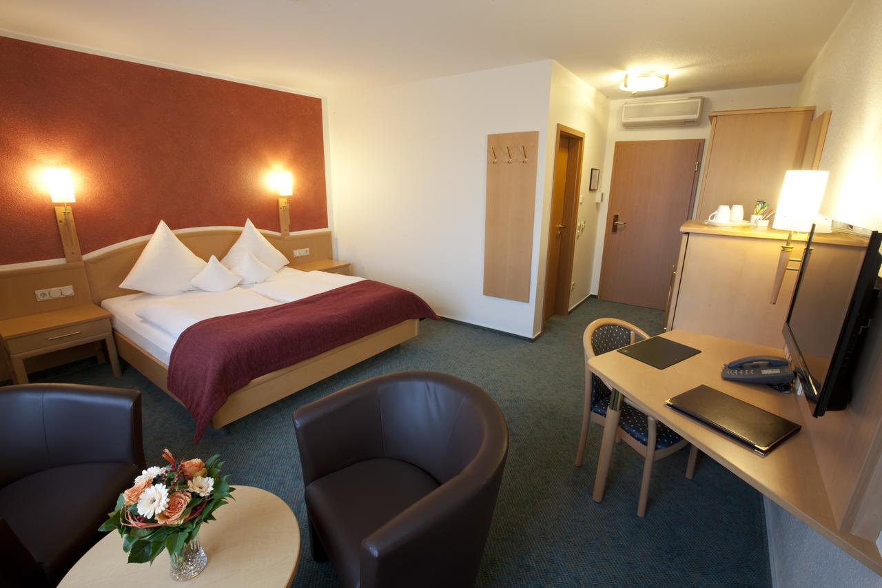 Hotel Merkur Landstuhl Extérieur photo